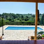 Villa Kantrillies